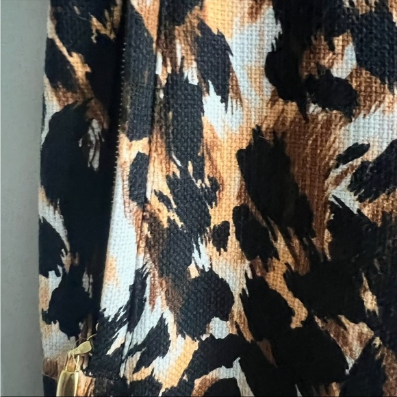 St John. Animal Print Ankle Length Pant, in Excellent Pre Loved Condition - Picture 7 of 7